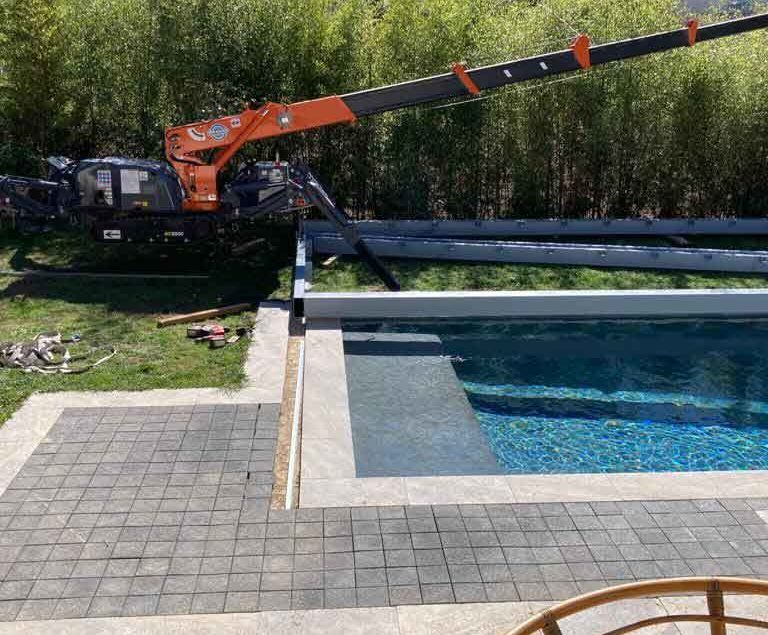 Pose d’une terrasse mobile de piscine