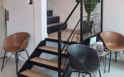 escalier-metal-quart-tournant Escalier un quart tournant en acier et bois.