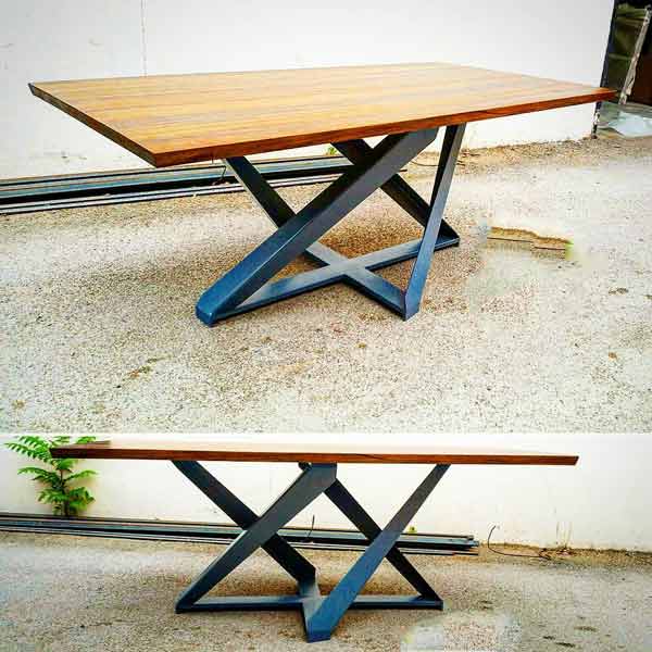 Réalisation d'une table en bois et en métal par Yoann Métal.
