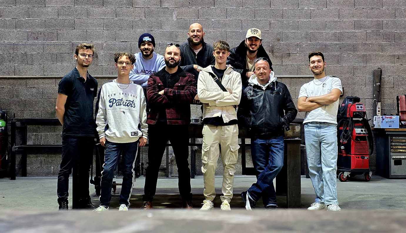 L'équipe de Yoann Métal, prête à concevoir vos escaliers en ferronnerie.