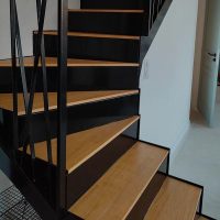 escalier-ferronnerie-marches-support Marches d'un escalier sur mesure à faible encombrement