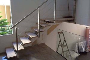 Escalier en Inox et en bois par l'équipe Yoann Métal